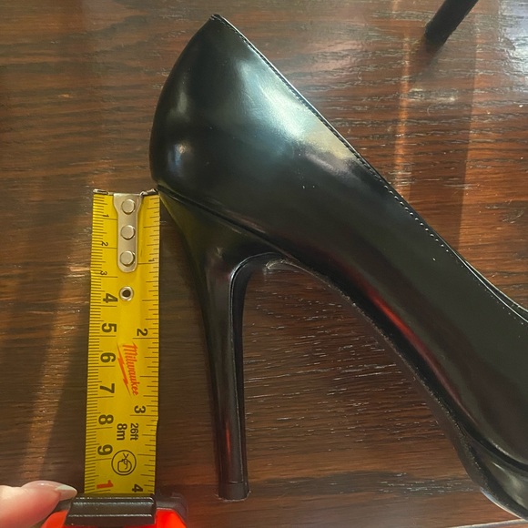 Stuart Weitzman Black Pumps 👠 🖤 - Picture 4 of 5